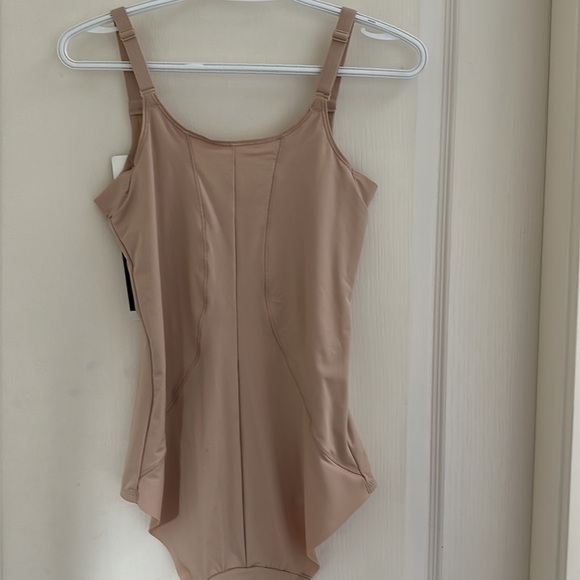 Nwt. Body suit - Picture 4 of 5